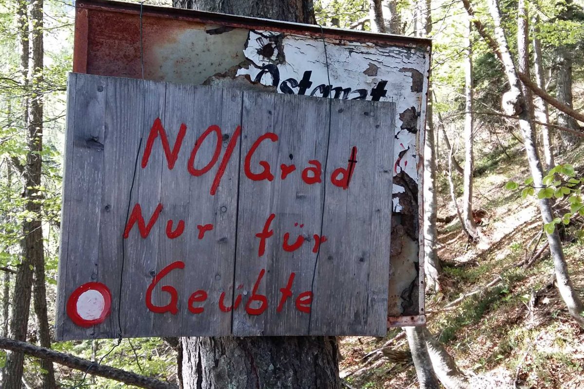 Wanderweg, Schild Grad